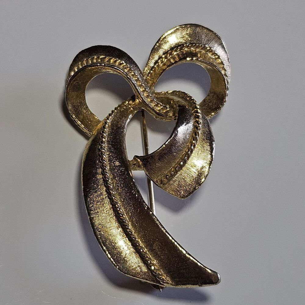 Bow Brooch Pin Brushed Gold Tone Ribbon Design Classic Stylized Vintage
